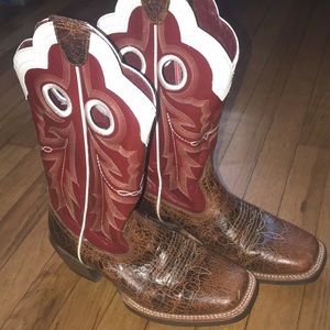 Men’s never worn size 8 Ariat boots